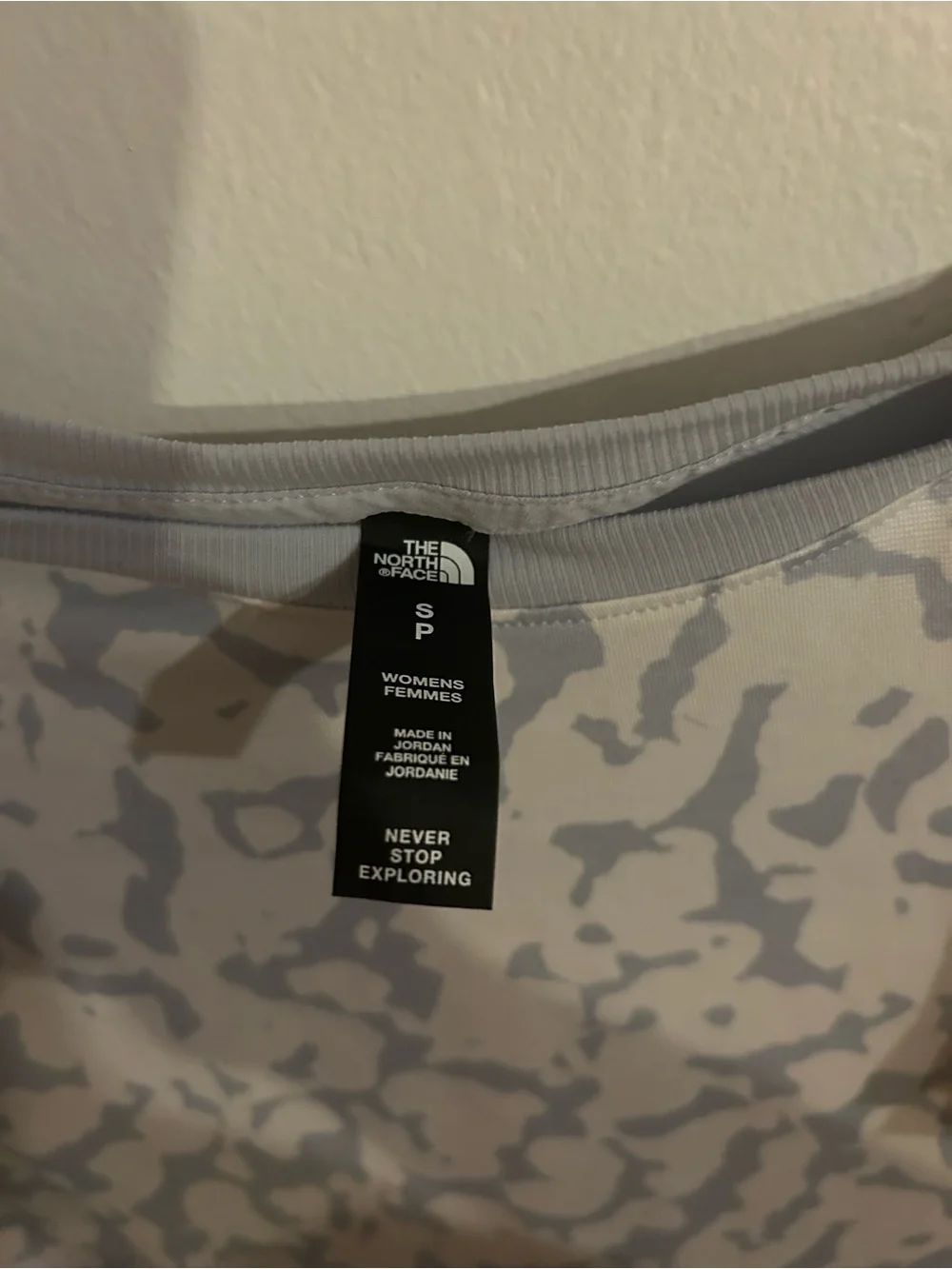 Women’s standard fit flash dry The North Face athletic top NWT - Picture 5 of 5